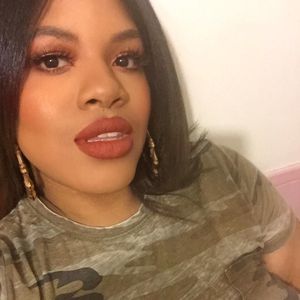 Meet your Posher, Arnelle